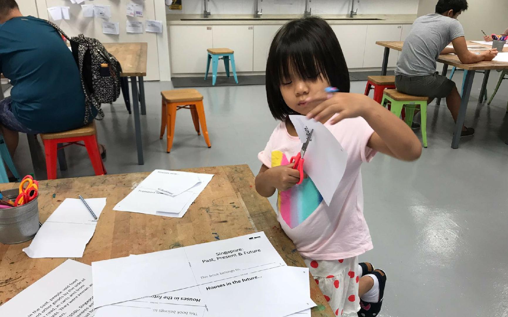 Celebrate the Lunar New Year, also known as the Spring Festival, by creating floral collages inspired by ink artworks in DBS Singapore Gallery 2. Ages 4 and above. No registration required. 