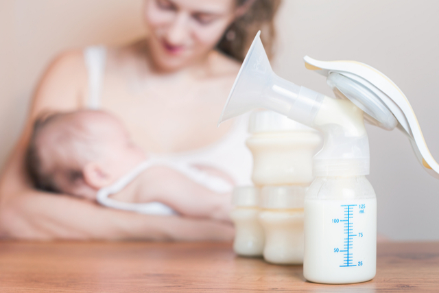  Many mothers face the difficult choice of whether to continue breastfeeding after they return to their workplace. However, with adequate planning and adjustment, working mothers do not need to worry about not being able to breastfeed after returning to work. In this article, we provide tips that you can adopt right after your delivery to ensure that you will be able to continue breastfeeding your baby after going back to work.