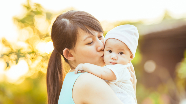  it is normal for new mothers to experience hair loss after giving birth. It will start at about three months after giving birth. This is due to the decrease of hormone estrogen that drops to normal level in the blood. Measures that can be taken to reduce hair loss include taking vitamin supplement and chinese herb He Shou Wu.