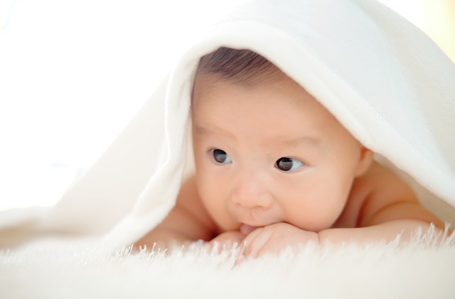  宝宝第十一个月成长指标：身体外观，听力，视力，情感和社交发育，语言能力，身体动作能力