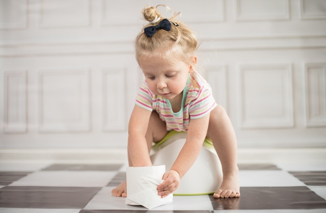  steps to be taken when training girls to use toilet. tips for potty training for girls.