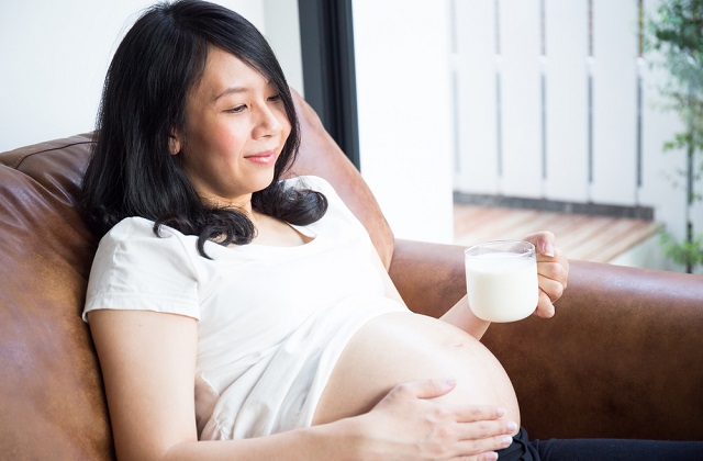  Health benefit of milk for expecting mother during pregnancy. It is good for pregnant women to drink milk.