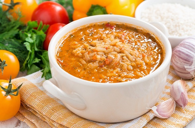 Tomato and Rice Soup:supplementary food for 11 months old baby. Ingredient,cooking method and preparation for tomato and rice soup. Health benefits and nutrition value of tomato and rice soup. 